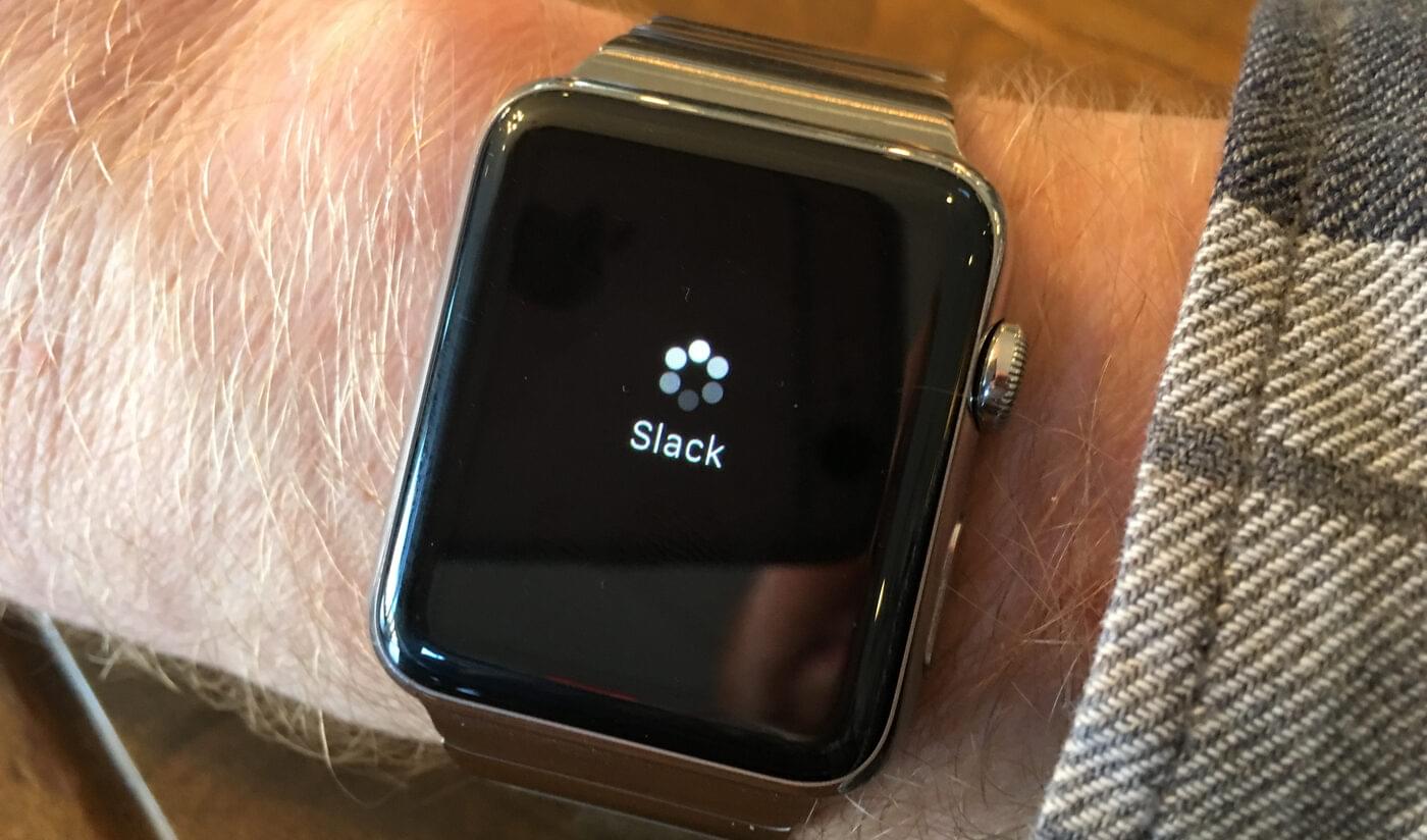 Apple Watch with endlessly spinning load cursor
